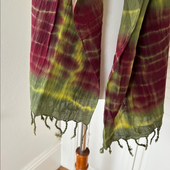 Scarf NWOT - Picture 2 of 2